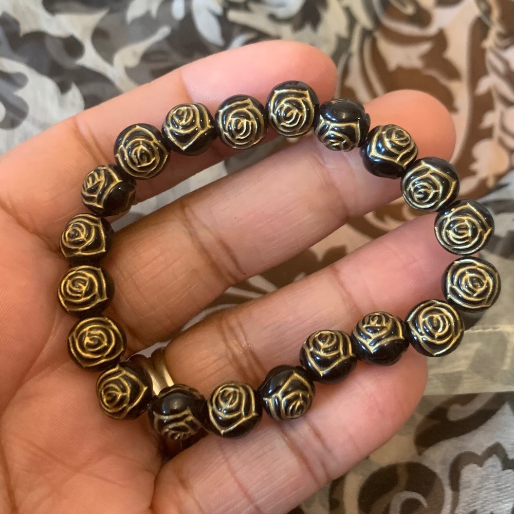 Stretchy Rose Design Bracelet